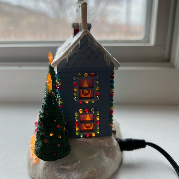 Hallmark Keepsake Ornament from 2004. Electrical Spectacle! - Picture 14 of 16